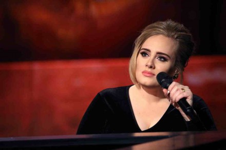 Adele costretta a rimandare i concerti di marzo per problemi di salute